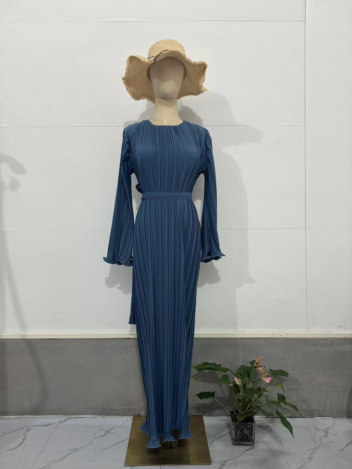 Amazon European and American clothing 2023 new autumn long skirt temperament pleated bell sleeve mid-length dress